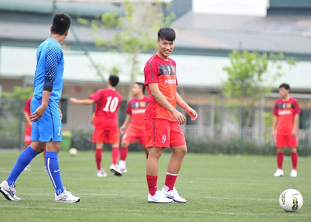 Mạc Hồng Quân đã 8 trận “tịt ngòi”