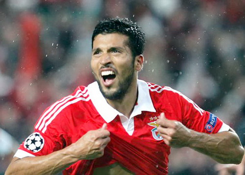 Man City tuyển hậu vệ: Nước giàu đắp tường thành