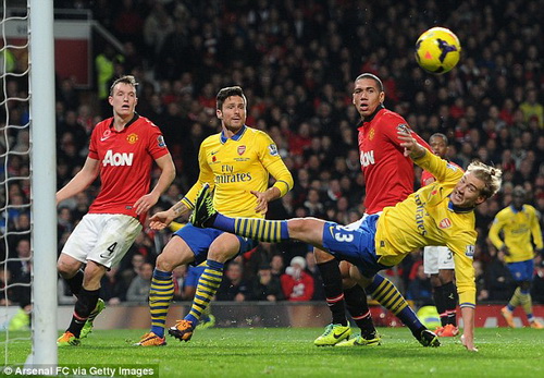 Góc chiến thuật trận M.U 1-0 Arsenal: Phil Jones quá xuất sắc, David Moyes quật ngã Goliath Wenger