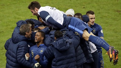 Người Pháp bay lên mây sau cú lội ngược dòng thần kỳ