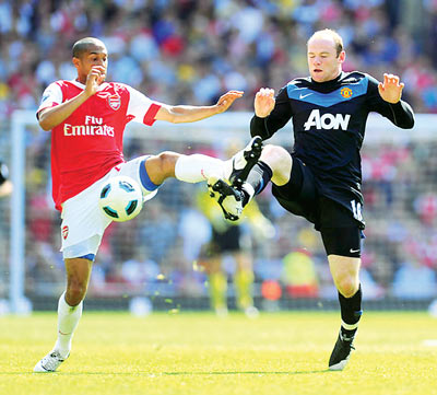 Bàn tay David Moyes và cái đầu Sir Alex