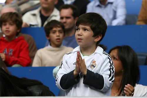 Cả nhà Zidane chơi cho Real Madrid