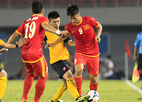 HLV Hoàng Văn Phúc không quá vui mừng trước thắng lợi đậm đà của U23 Việt Nam