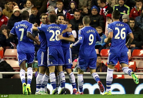 “Nhọc nhằn” đánh bại Sunderland, HLV Jose Mourinho khen ngợi Hazard