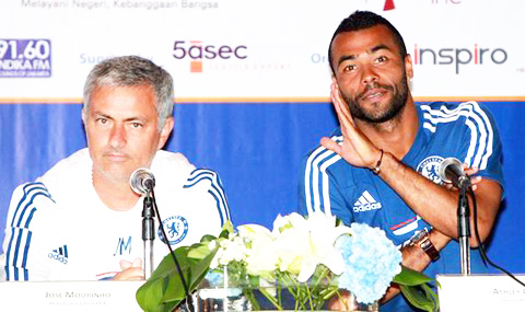 Ashley Cole cân nhắc giải nghệ