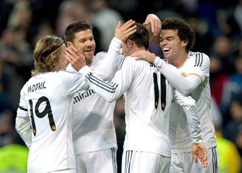 Real Madrid lại hô mưa: Nhảy múa cùng Ancelotti