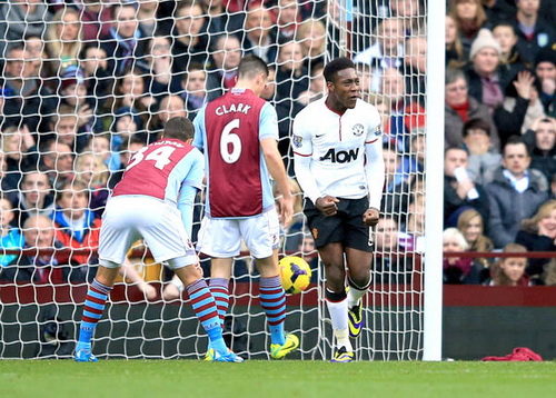 Van Persie và Welbeck trong cuộc cải tổ hàng công của M.U: Nuôi “hổ non” thay thế “cáo già”