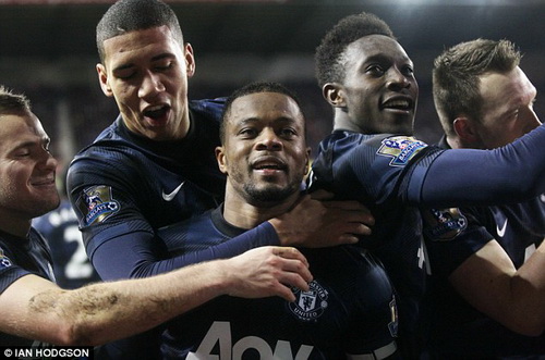 Bản tin Bongda24h chiều 19/12: Evra tâng bốc Ashley Young