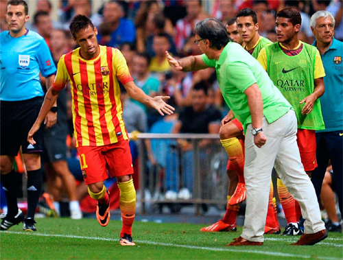 Pedro vụt biến thành siêu nhân, Barca khép lại năm 2013 bằng thắng lợi lấy may