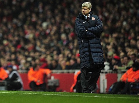 Arsene Wenger: Giỏi quản lý, nhưng không giỏi thay người