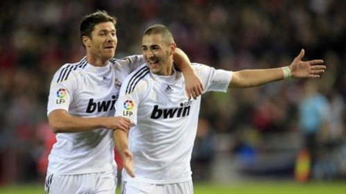 Real đón tin vui trước El Clasico: Alonso và Benzema trở lại