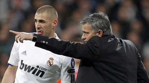 Theo gót Mou, Benzema sang Chelsea?