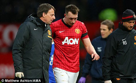 Thắng Reading, Quỷ đỏ mất Phil Jones