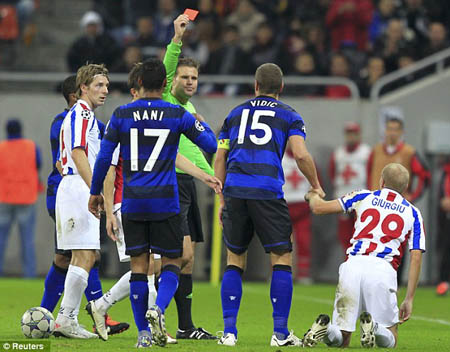 Trọng tài chính Felix Brych: Hung thần của Vidic và M.U