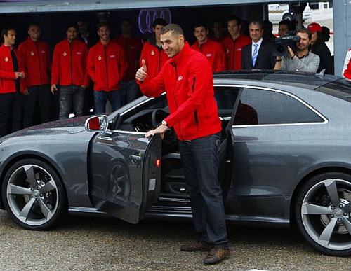 Kinh điển giúp Benzema tránh “ngồi tù” sớm