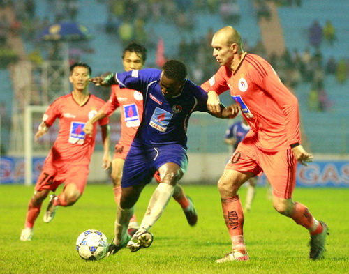 Trung vệ Sabin Goian tỏa sáng trong màu áo SHB Đà Nẵng: Duyên rồng nước