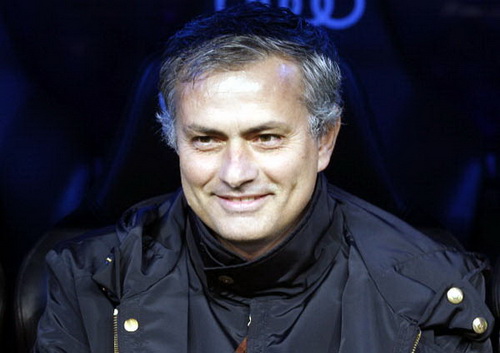 Mourinho ra tín hiệu cho Chelsea: Chọn tôi hay là Emenalo