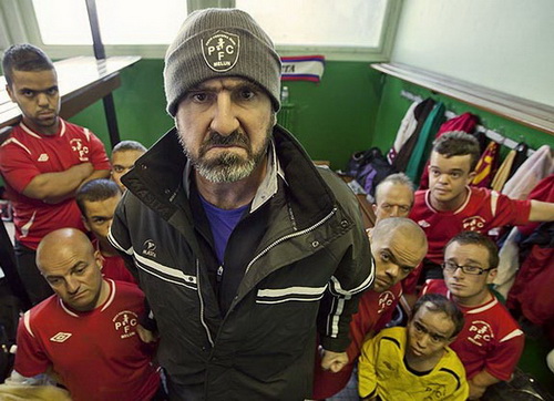 Cantona dẫn dắt đội bóng của những chú lùn