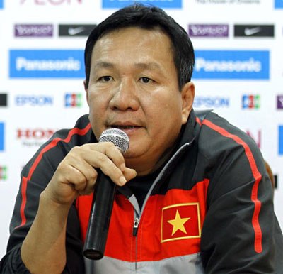 HLV Hoàng Văn Phúc lý giải việc không gọi Công Vinh