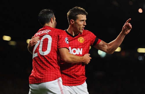 Carrick xuất sắc hơn cả Van Persie