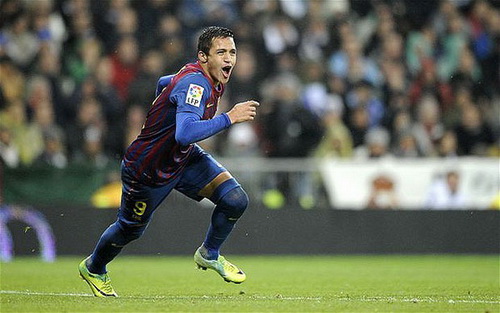 Juventus sẽ bán Vidal để chiêu mộ Sanchez