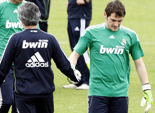 Mối quan hệ Mourinho - Casillas: Có kẻ phải ra đi!