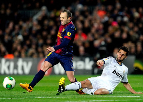 Iniesta: Mourinho giết chết bóng đá TBN