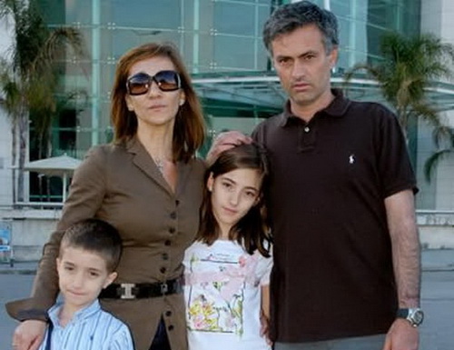 Gia đình Mourinho “gặp nạn” ở London