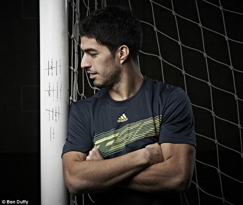 Adidas nhắc nhở Luis Suarez về trách nhiệm giữ gìn hình ảnh bản thân