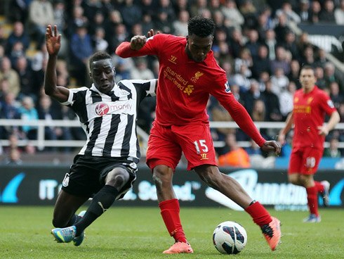 Vắng họng pháo chính Luis Suarez, Liverpool vẫn nổ tưng bừng