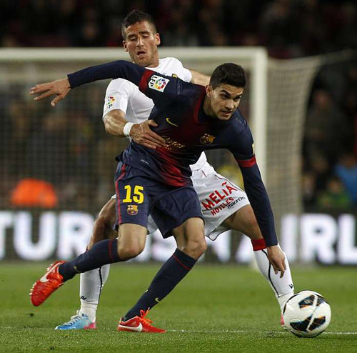 Barcelona lên kế hoạch trói chân sao trẻ Bartra