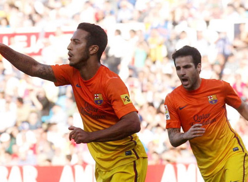 M.U theo đuổi Thiago và Fabregas: Barca hóa hàng tiền vệ