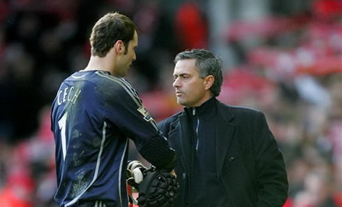 Cech ca ngợi Benitez nhưng muốn Mourinho trở lại