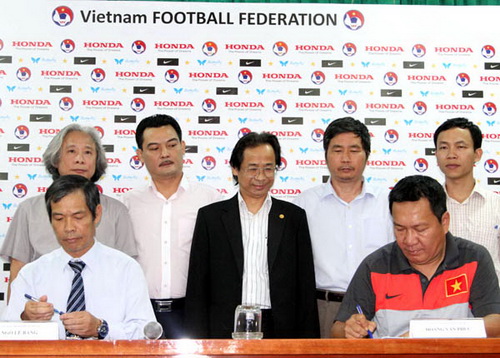 HLV Hoàng Văn Phúc may mắn nhất