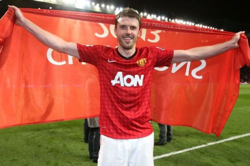 Wenger đi đêm với tiền vệ hay nhất M.U