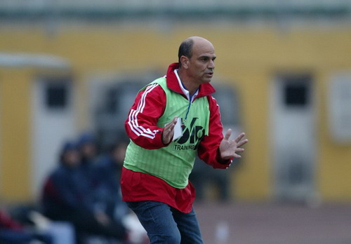 HLV Francisco Vital rời ĐT.LA vì sợ đau tim!