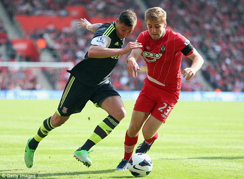 Hậu duệ của Ashley Cole kí hợp đồng 5 năm với Southampton, Chelsea vỡ mộng