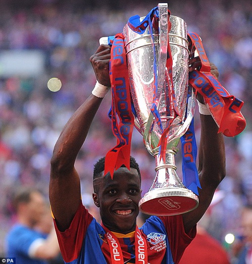 Bản tin Bongda24h chiều 28/5: Crystal Palace lại muốn Man Utd cho mượn thần đồng Zaha