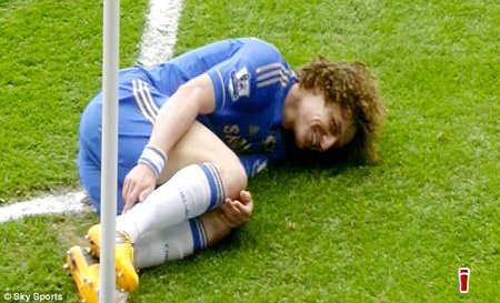 David Luiz phủ nhận việc “cười đểu” Rafael