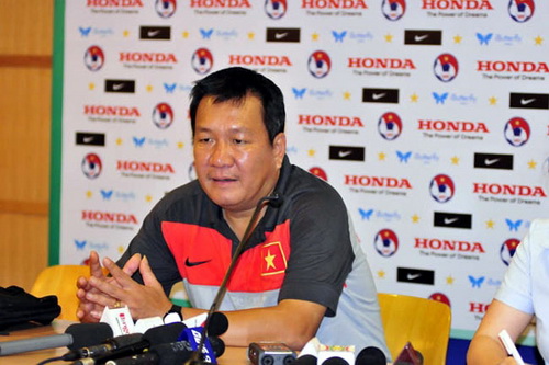 HLV Hoàng Văn Phúc: “U23 VN còn non kinh nghiệm”
