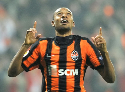 Man City tăng cường tuyến giữa: Fernandinho và những tham vọng mới