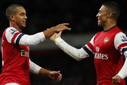 Walcott muốn đền ơn HLV Wenger