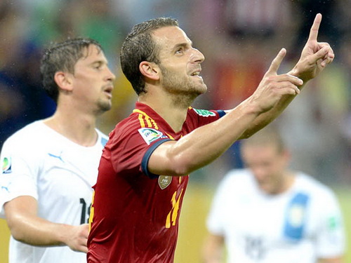 Soldado: Đây, số 9 của Del Bosque!