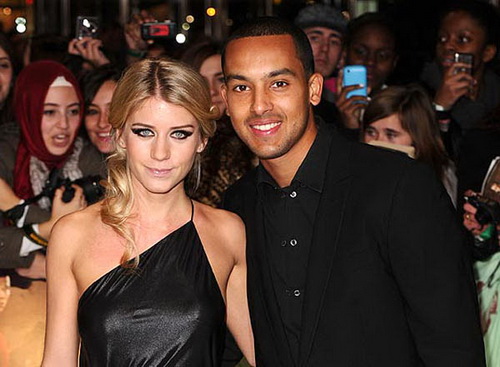 Walcott lấy vợ, dùng quà cưới làm từ thiện