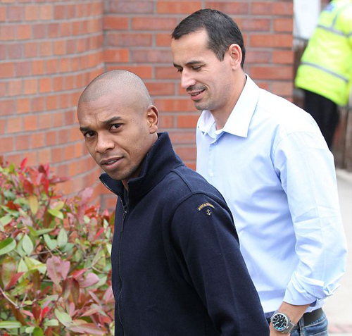 NÓNG: Fernandinho đến Man City kiểm tra y tế