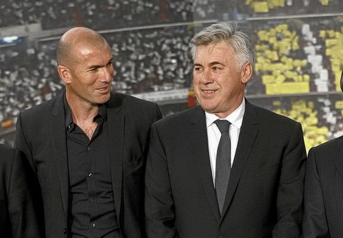 Zidane đã có bằng HLV