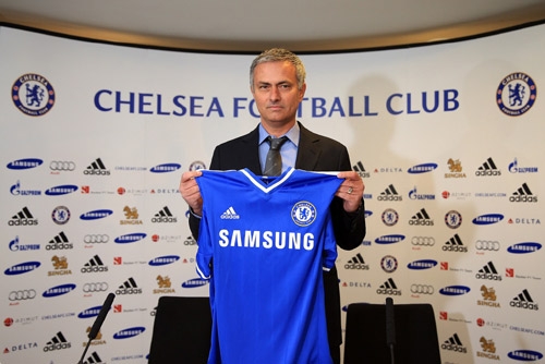 Chelsea của Mourinho sẽ không có cửa cạnh tranh với Manchester United nếu...