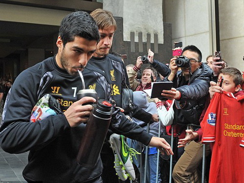 Bế tắc trên TTCN, Arsenal sẵn sàng chi 49 triệu euro cho Luis Suarez