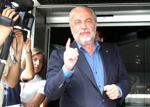 Tương lai Cavani ngày càng phức tạp: Tất cả là rối trong tay De Laurentiis