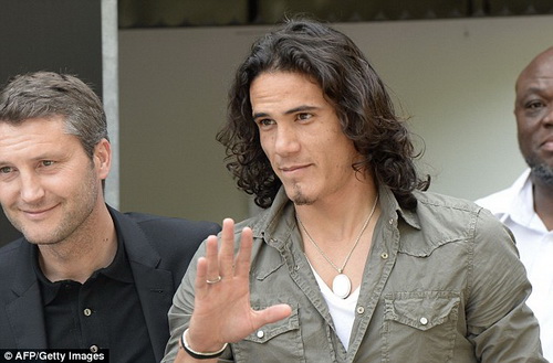 Tin nóng: Sát thủ hàng hot Cavani chính thức gia nhập gã nhà giàu PSG